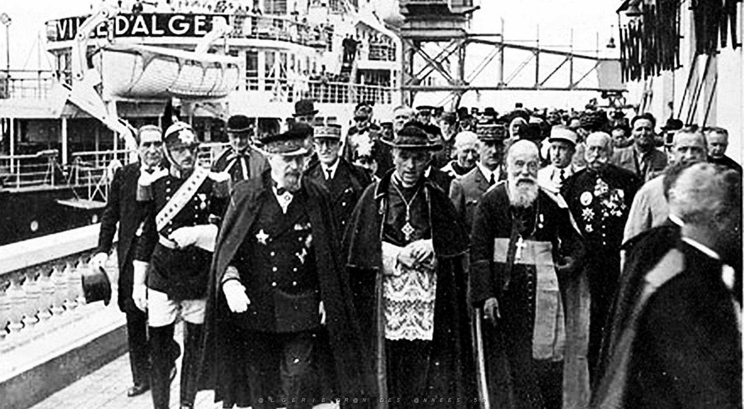 1564- Alger - XII Congres2 Eucharistique National - Arrivee du Cardinal Verdier Legat du Pape - Mai 1939.jpg